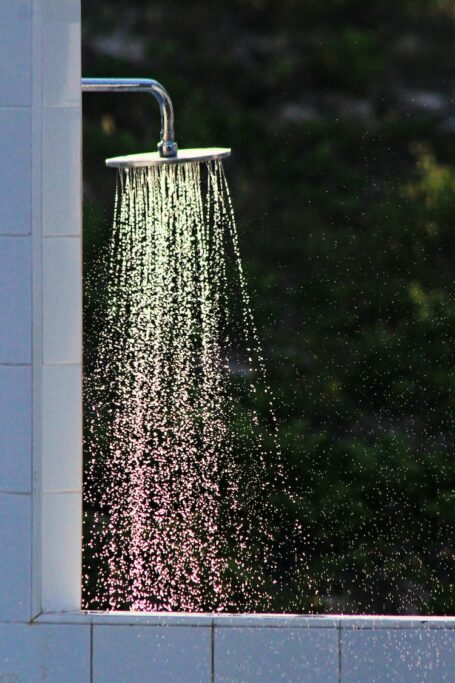 Shower head for washing hair with gentle no poo methods